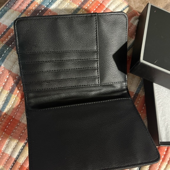 GUESS Elegant Black Travel Wallet - Picture 2 of 3